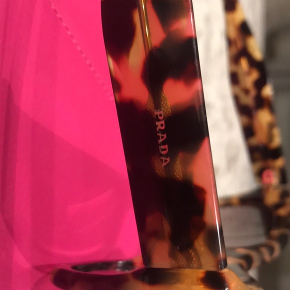 Ladies Prada Sunglasses. - Picture 3 of 3